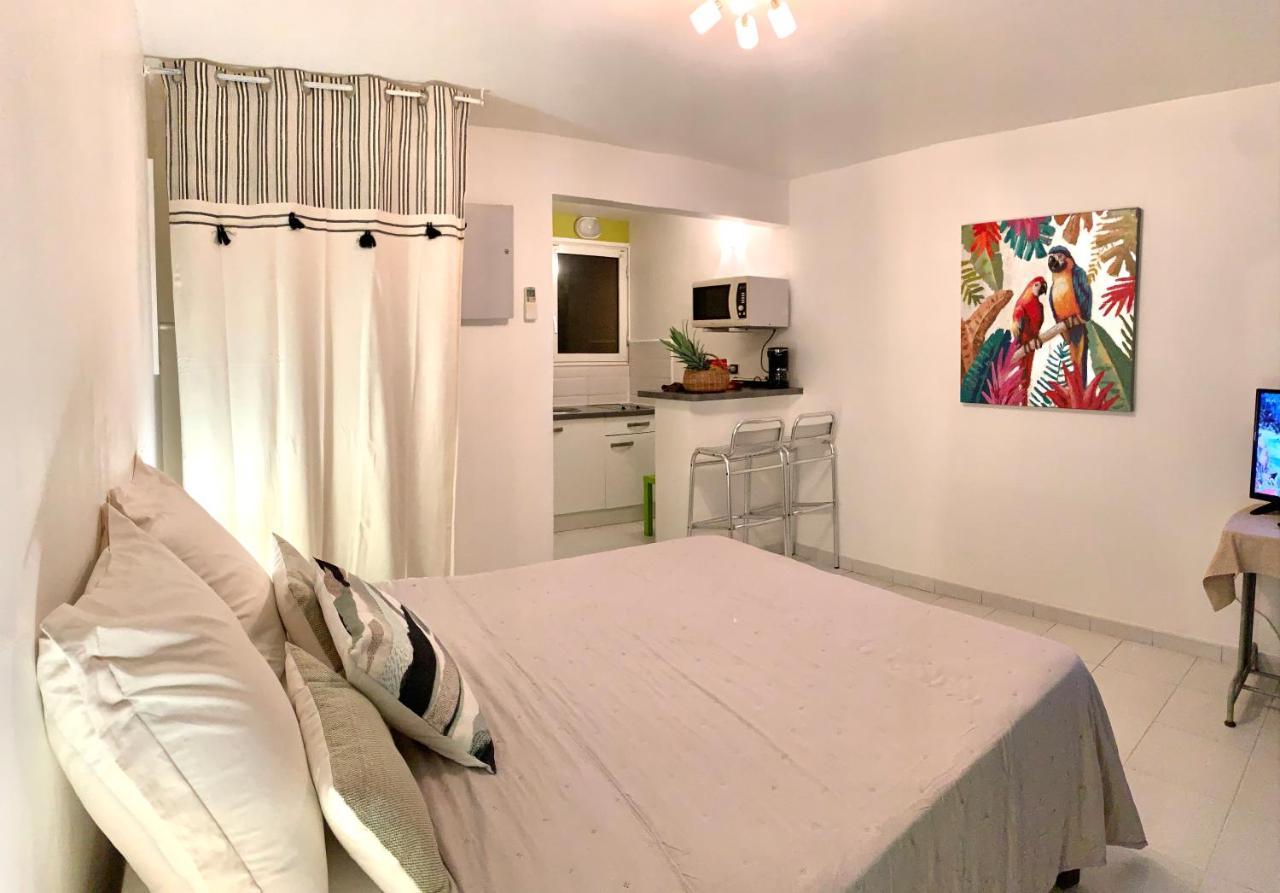 Superbe Studio Ultra COSY à 2 min de la PLAGE Sainte-Anne Esterno foto