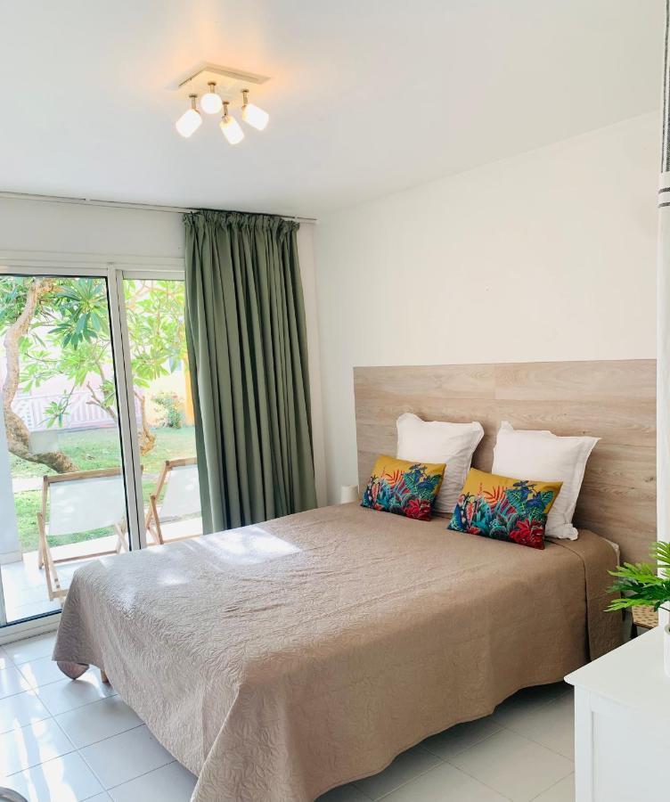 Superbe Studio Ultra COSY à 2 min de la PLAGE Sainte-Anne Esterno foto