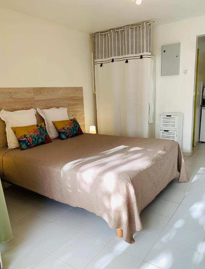 Superbe Studio Ultra COSY à 2 min de la PLAGE Sainte-Anne Esterno foto